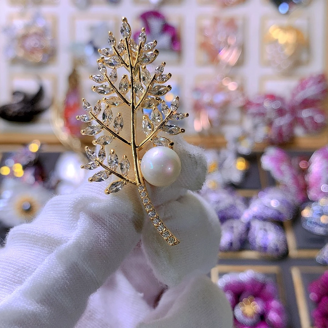 合成立方氧化锆铜胸针胸花