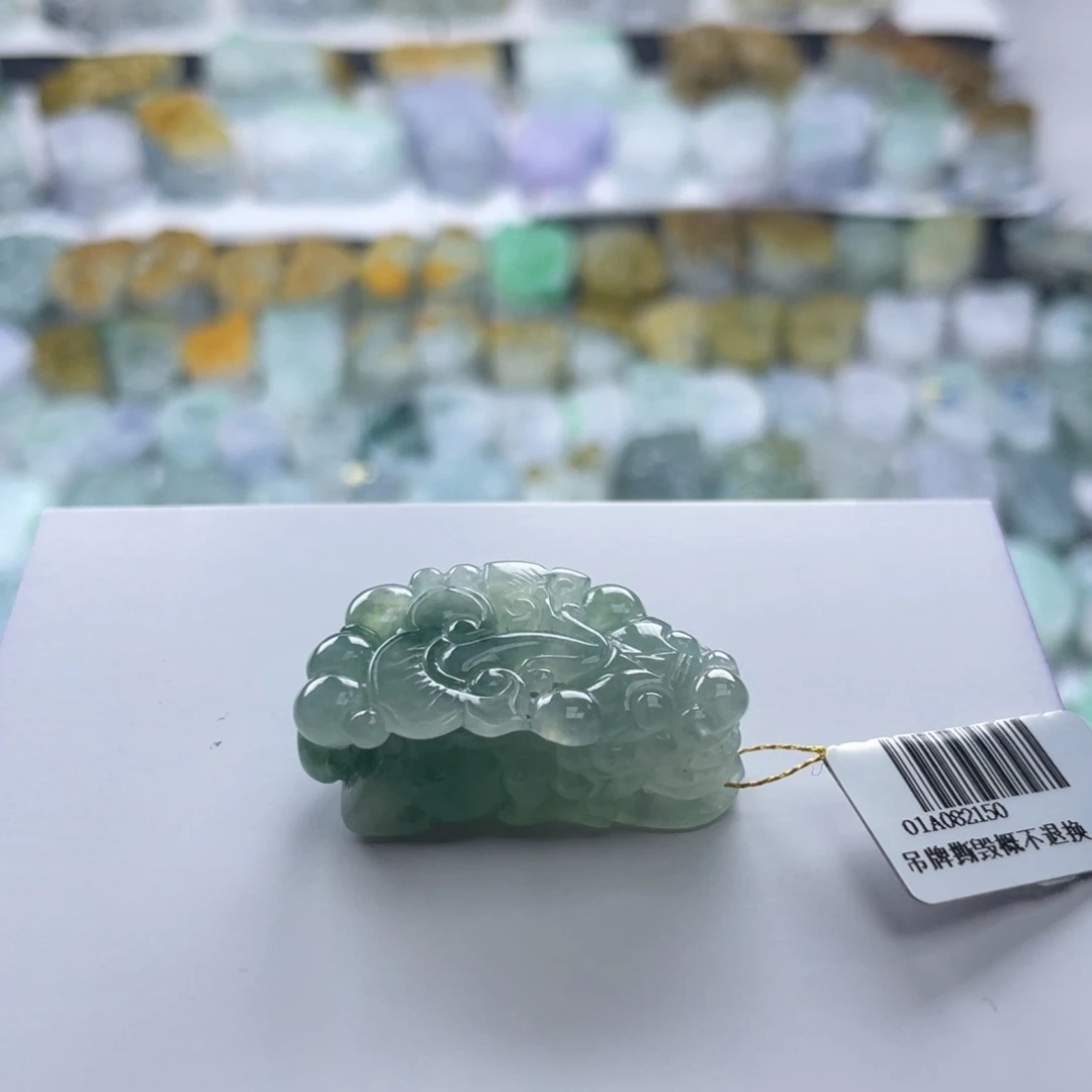 翡翠未镶嵌颈饰貔貅