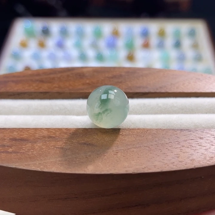 散珠翡翠冰飘绿花圆珠卡10.5mm