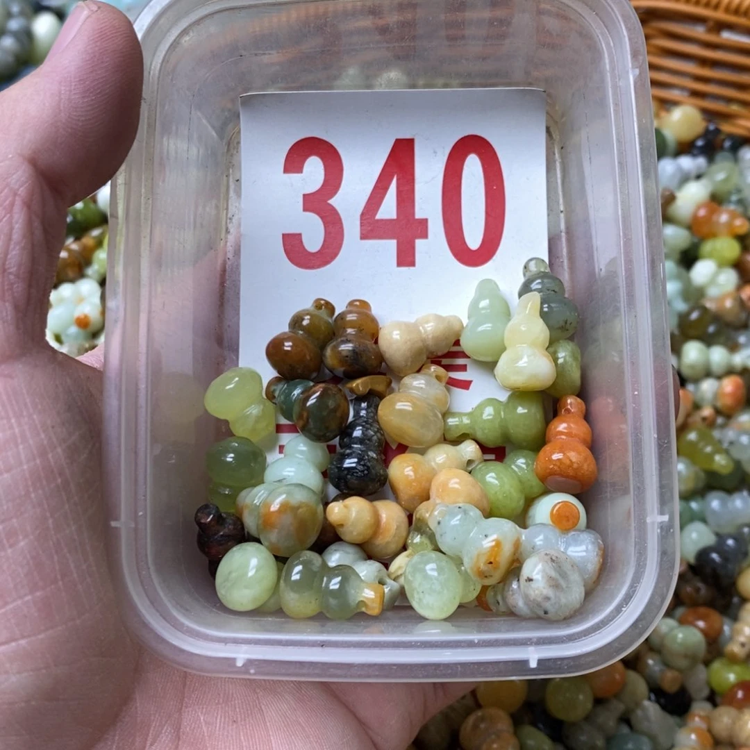 蛇纹石玉挂坠未镶嵌