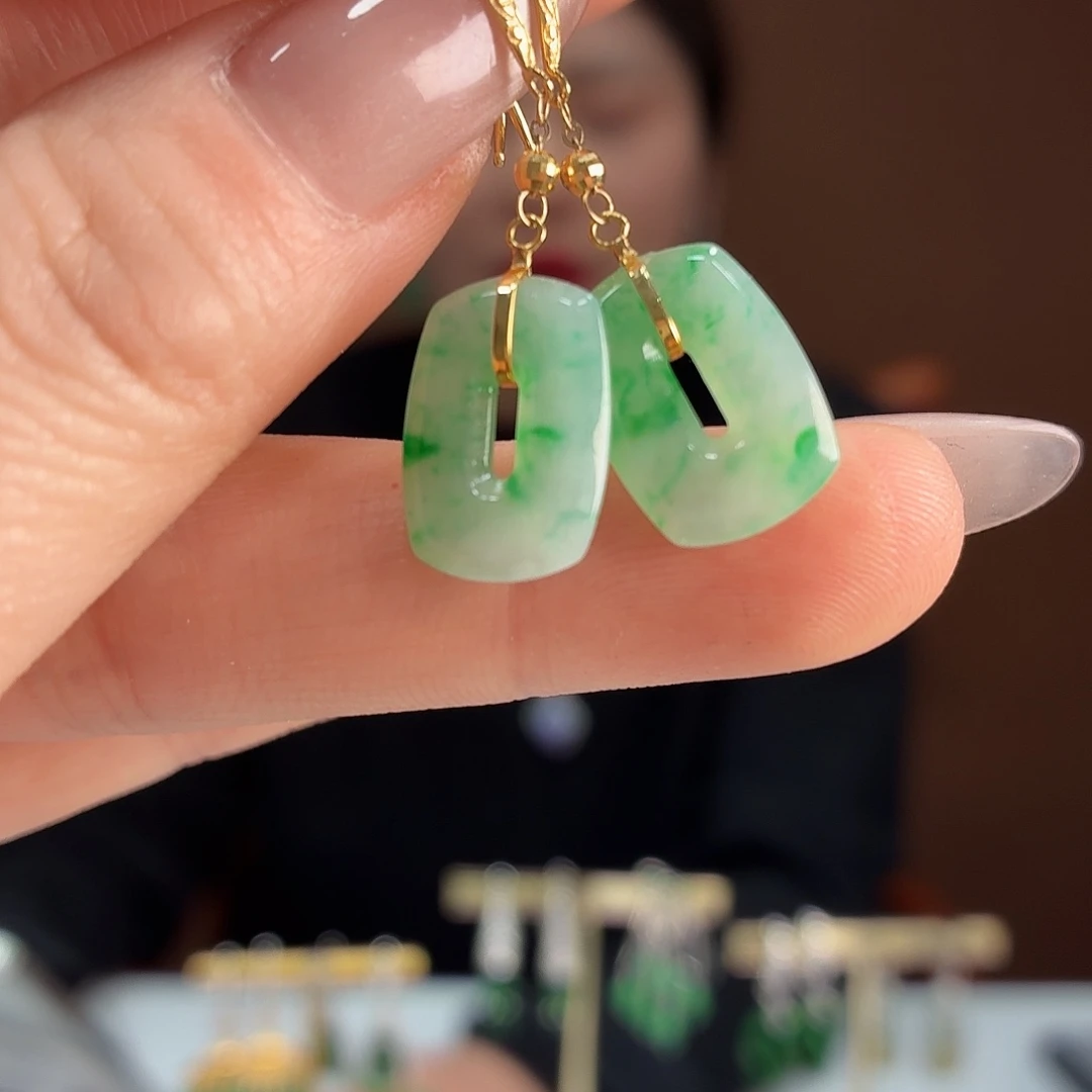 翡翠18K金镶嵌耳饰