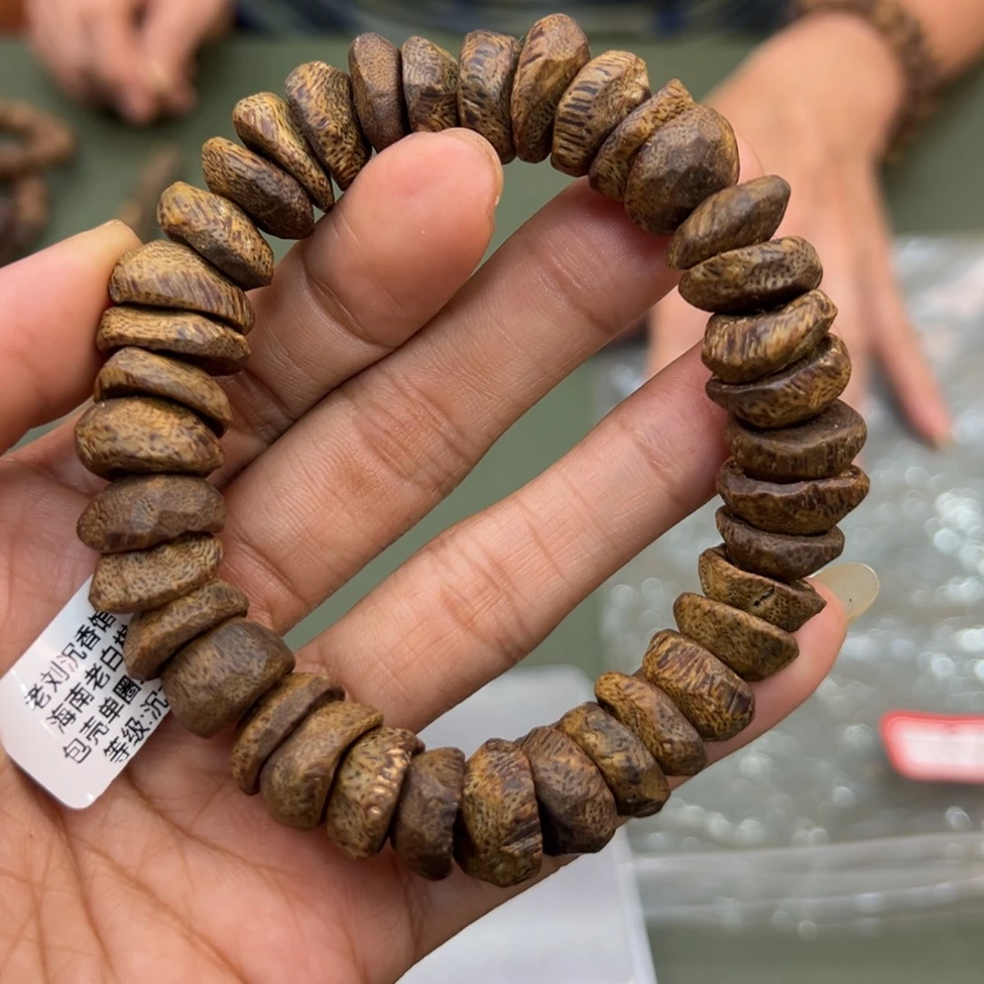 驴****沉香手串海南老白棋沉水包壳卡1.4/25g