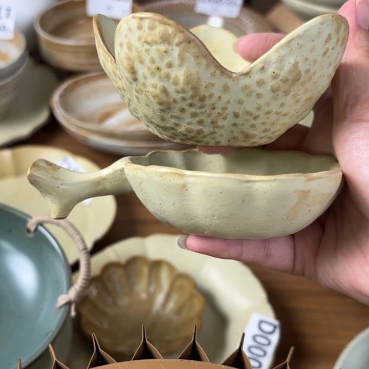 瓷粗陶味碟筷子架花瓣2个
