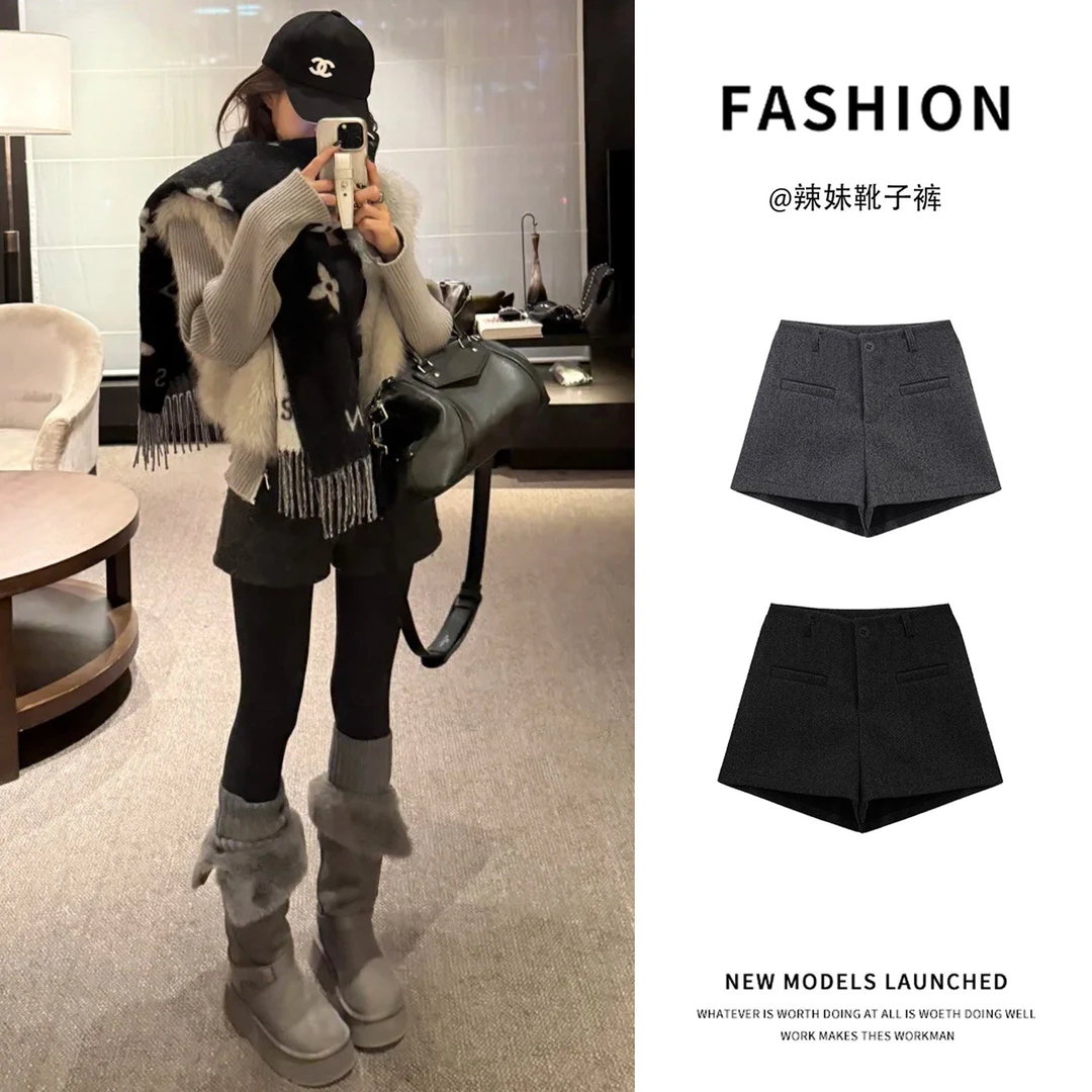 秋冬2025新款韩系高级感显瘦辣妹外穿包臀打底靴裤黑色毛呢短裤女