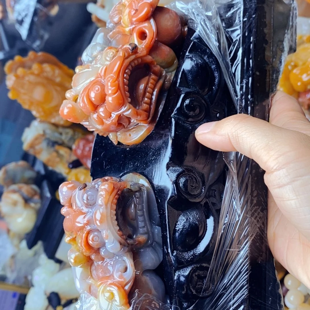 石英质玉（黄龙玉）未镶嵌颈饰