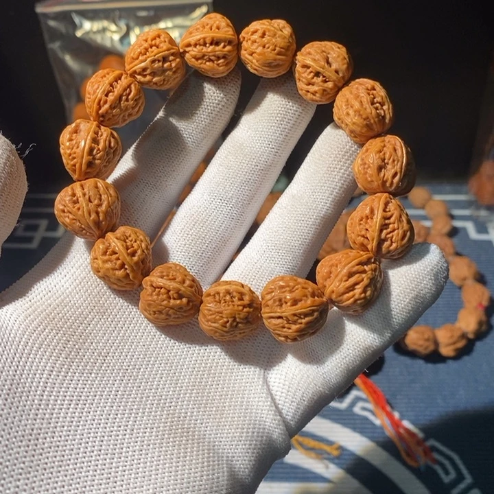 文玩核桃手串……36