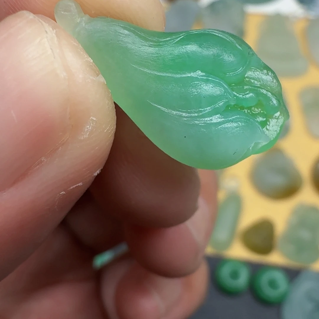 定制翡翠未镶嵌挂件