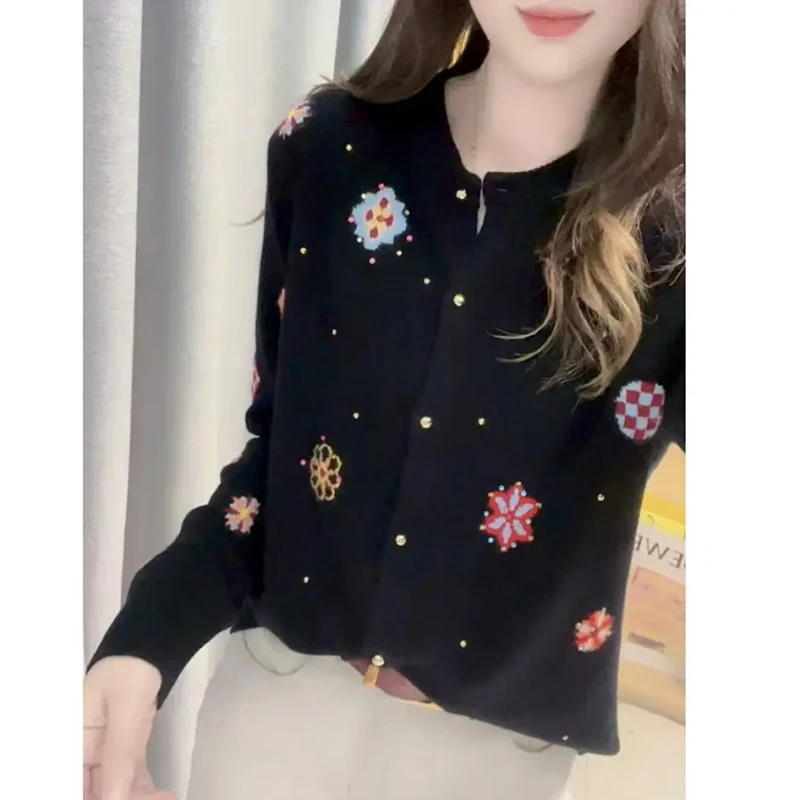 2025年春秋新款气质百搭针织衫女时尚圆领印花单排扣长袖开衫上衣