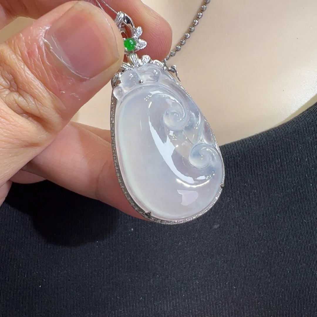 翡翠吊坠(不含链)18K金镶嵌