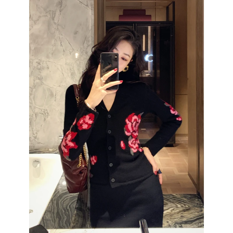 巨好看的早秋穿搭韩系漂亮小上衣气质绝美显瘦高级感黑色针织开衫