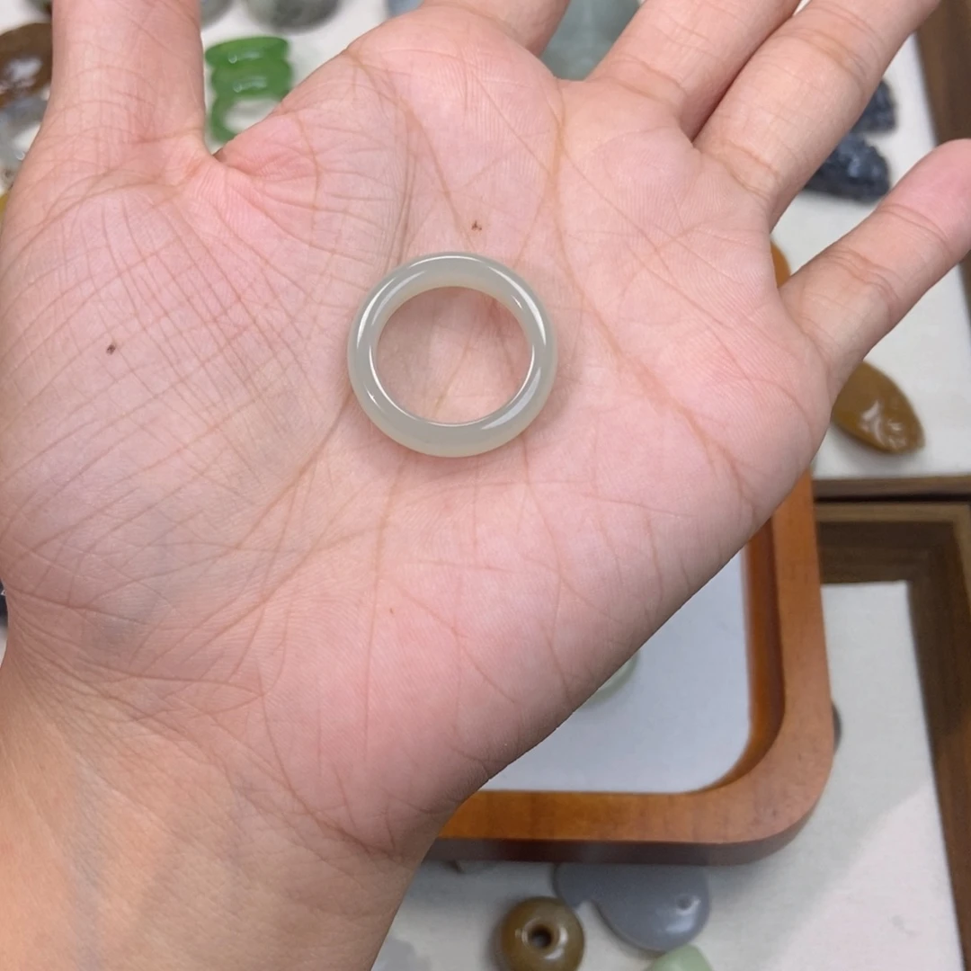 高***n和田玉未镶嵌戒指