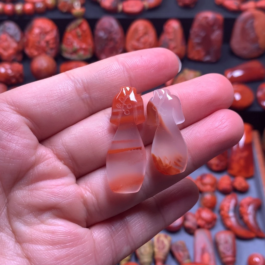 南红玛瑙吊坠未镶嵌