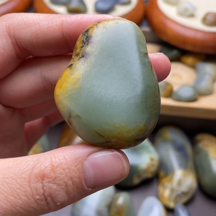 珍***人和田玉未镶嵌颈饰