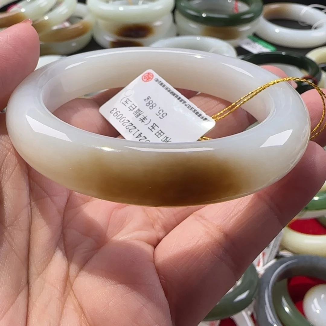 和田玉手镯未镶嵌?*张