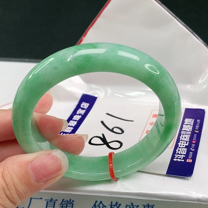 翡翠手镯未镶嵌翡翠