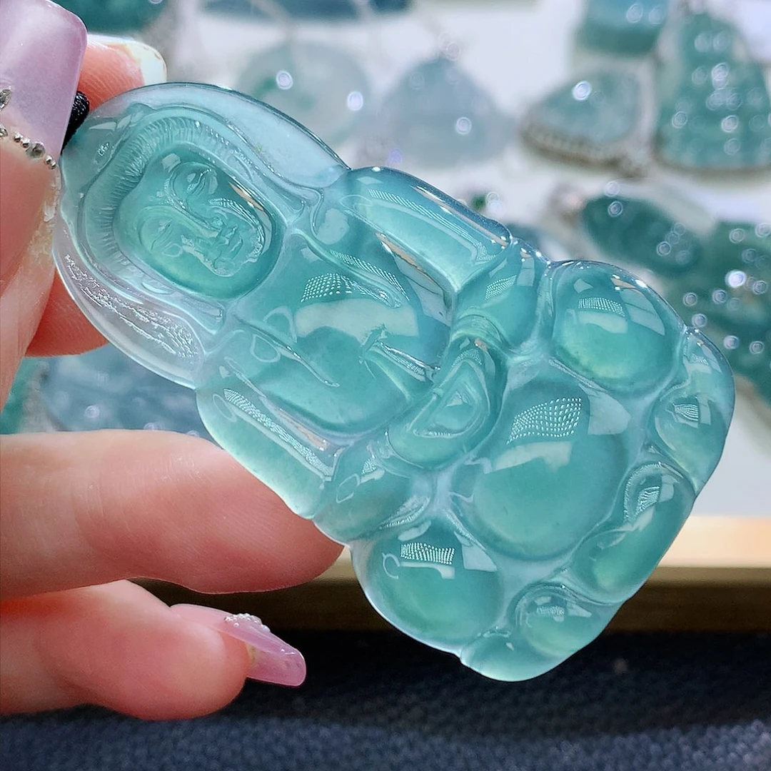 翡翠挂件未镶嵌翡翠