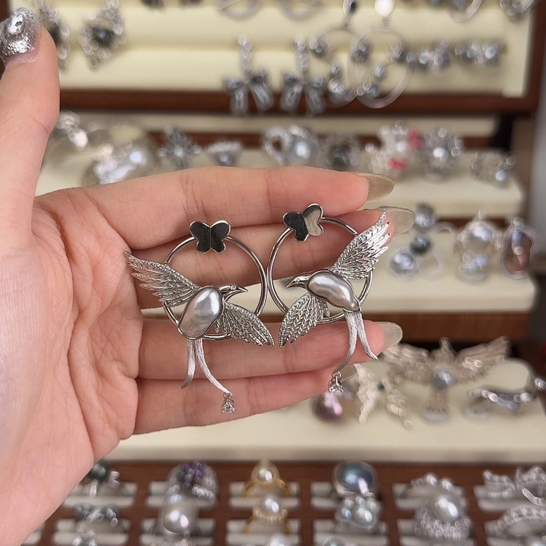 足银羽毛小鸟耳钉