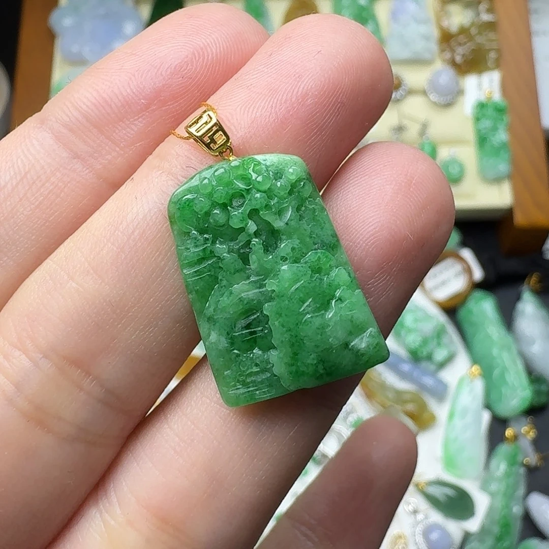 翡翠18K金镶嵌颈饰