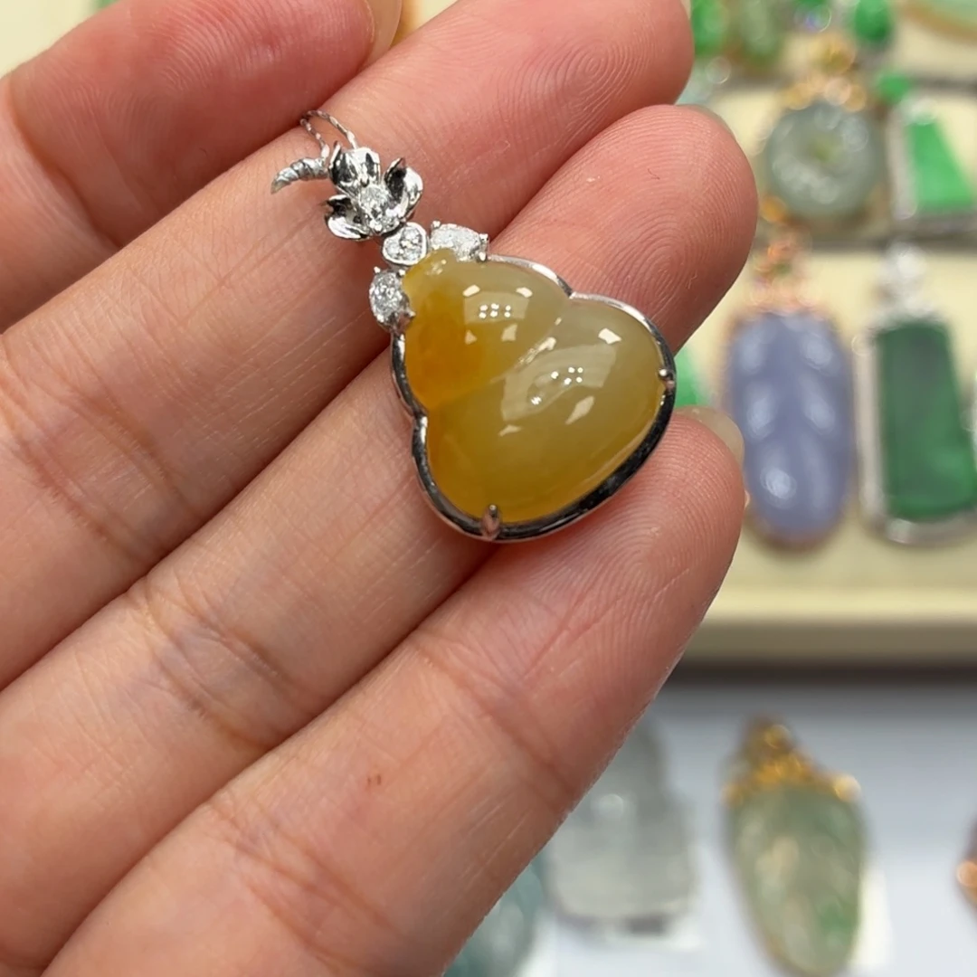 翡翠18K金镶嵌颈饰