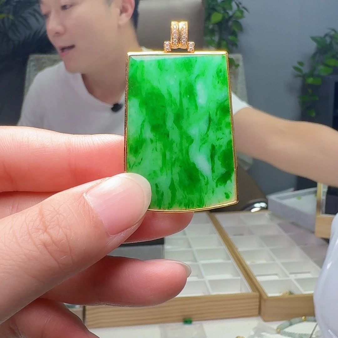 翡翠18K金镶嵌吊坠(不含链)天然