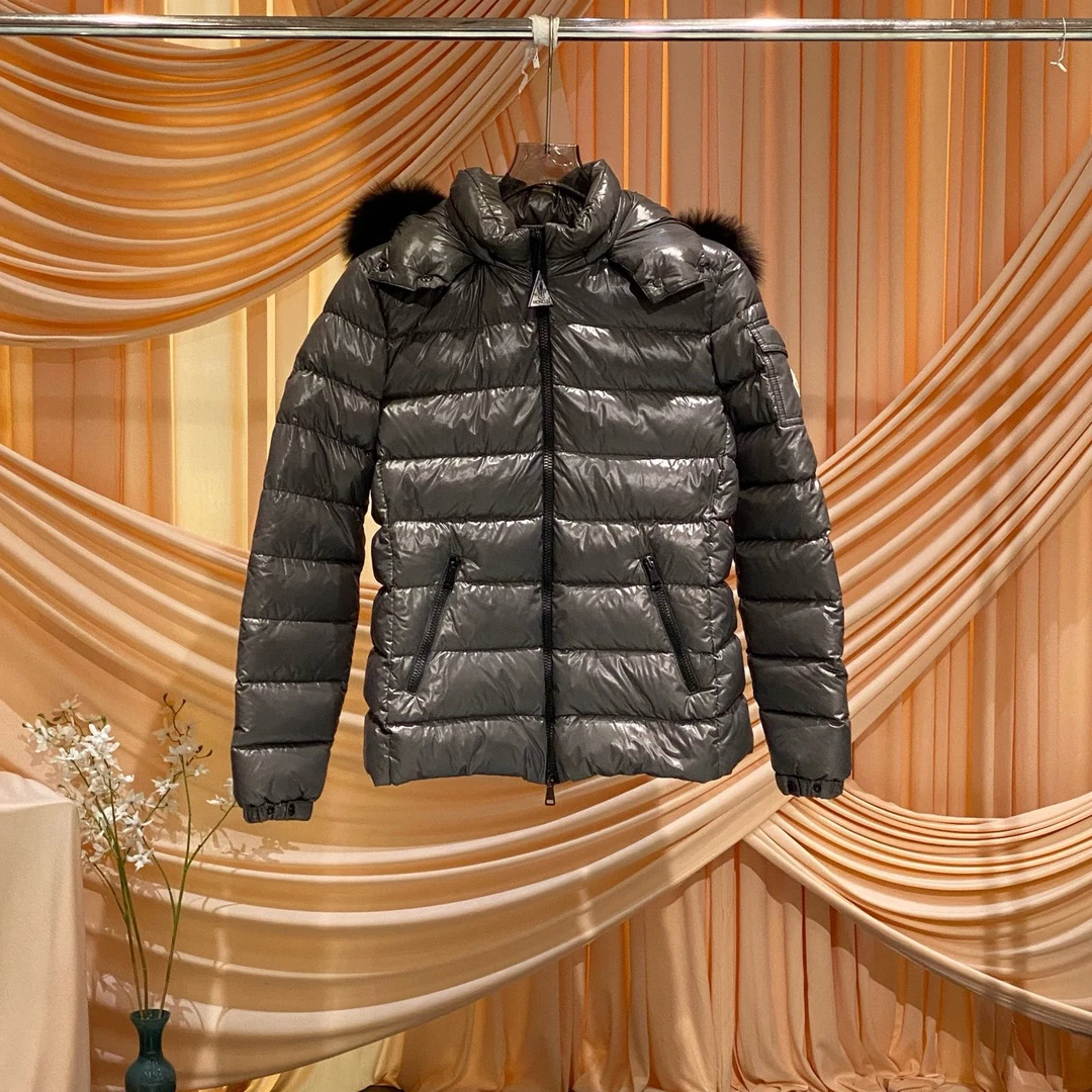 99新 MONCLER  Badyfur灰色亮面刺绣徽标logo羽绒服/3码/38798