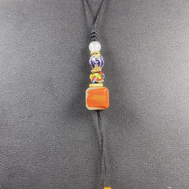 未镶嵌石英质玉（黄龙玉）颈饰
