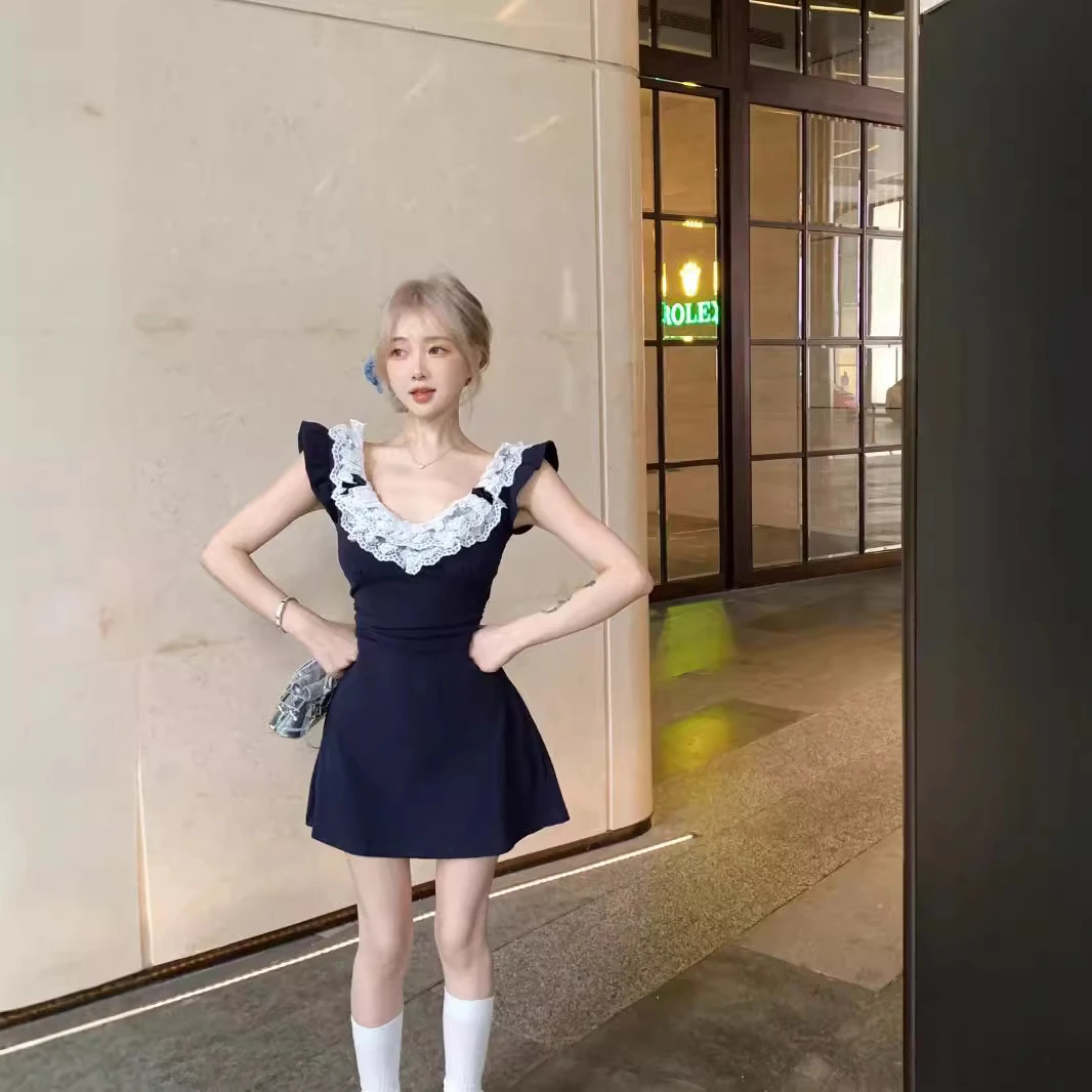 蕾丝拼接辣妹小飞袖连衣裙女夏季修身v领短裙甜辣收腰显瘦a字裙子
