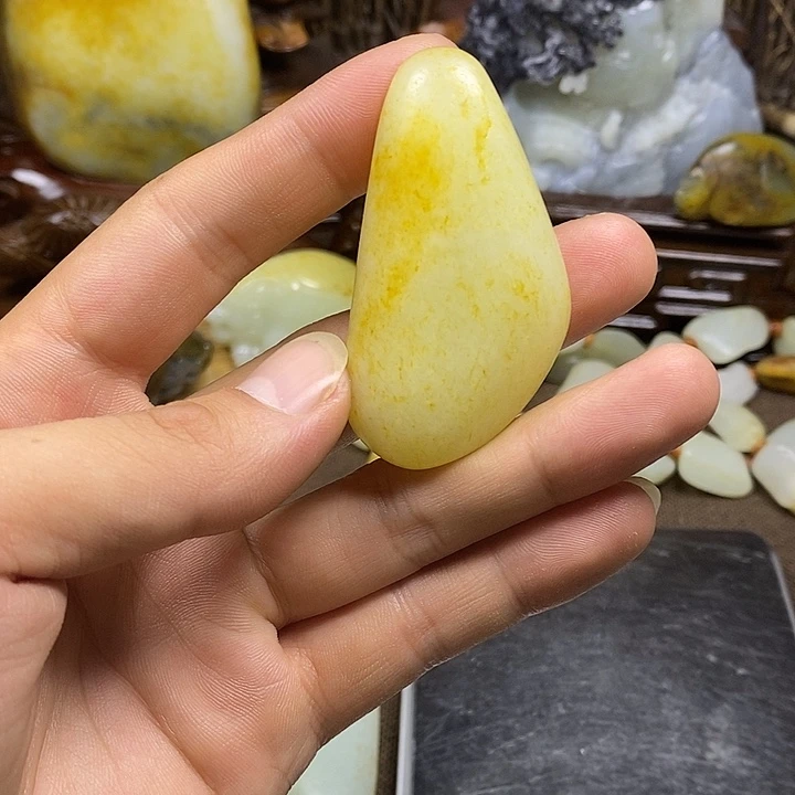 和田玉未镶嵌把件