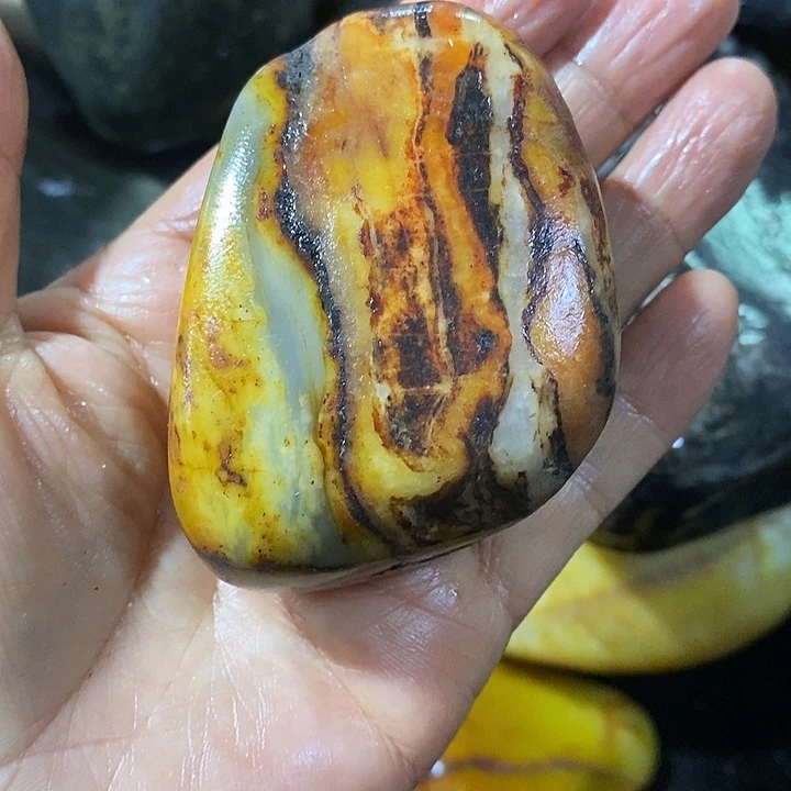 寒***隐未镶嵌和田玉（糖玉）挂件