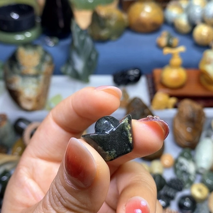 岫岩河磨玉（透闪石质玉）未镶嵌挂件