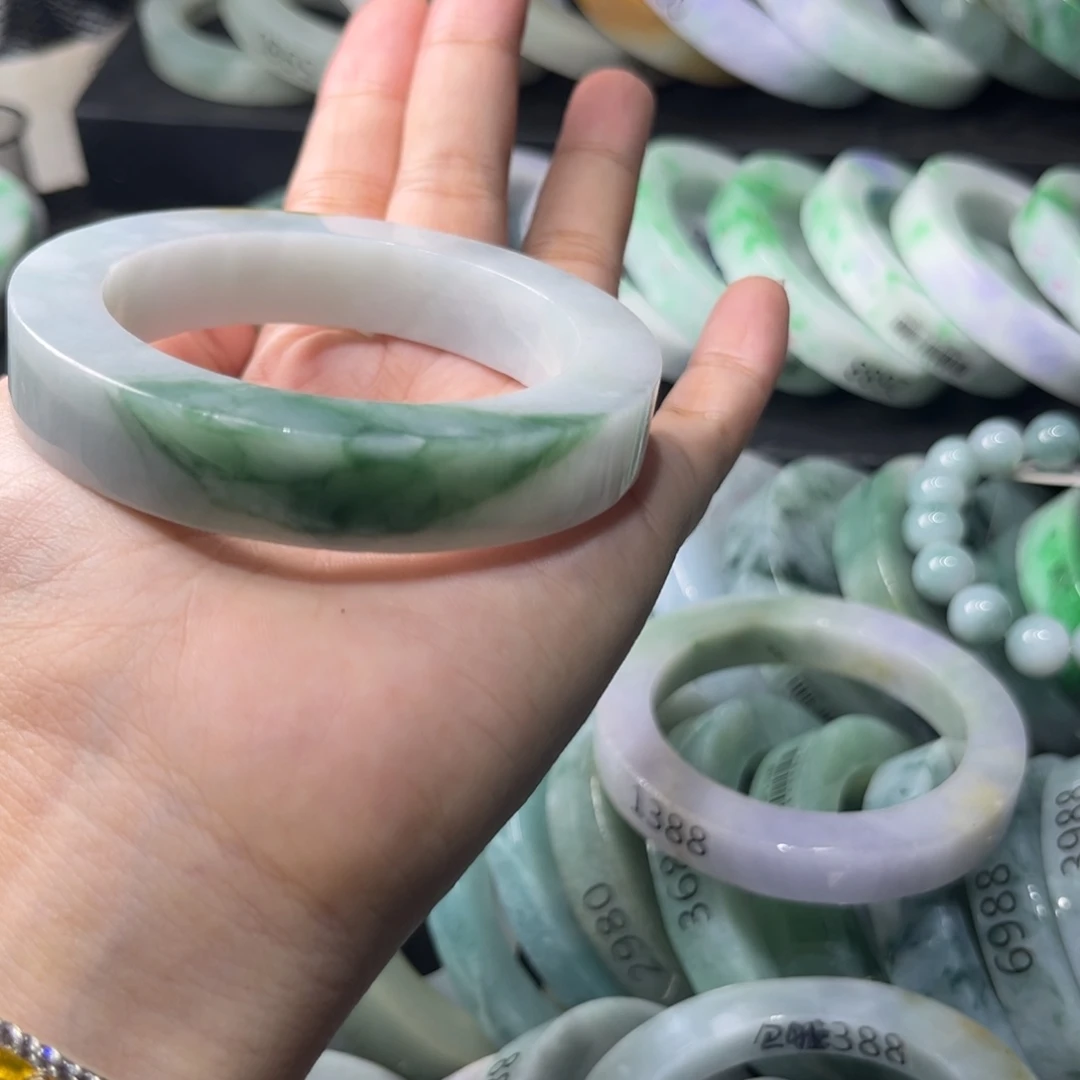 定制翡翠未镶嵌手镯