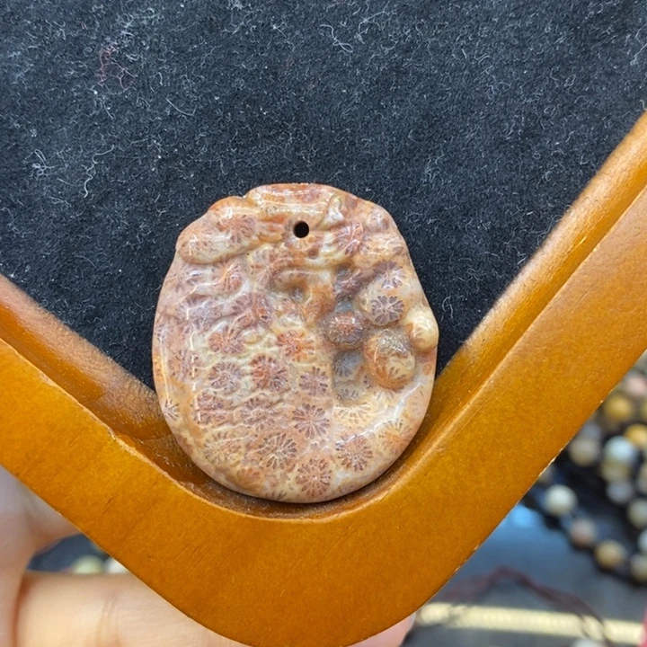 合金手链硅化玉雕刻吊坠