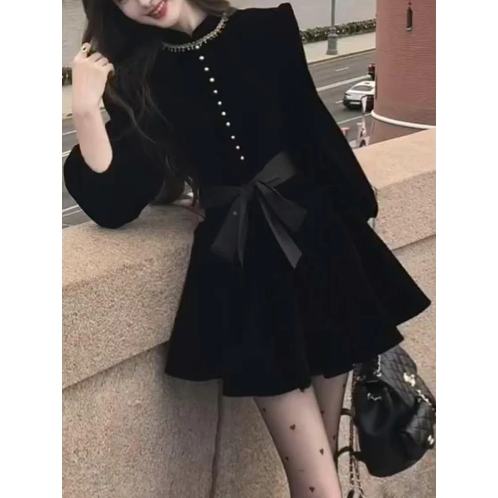 法式赫本风黑色丝绒连衣裙女秋冬新款高级感气质收腰显瘦礼服长裙