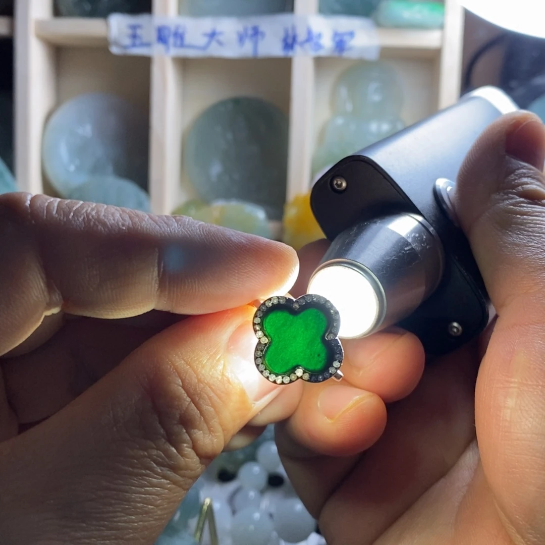 翡翠颈饰未镶嵌戒指