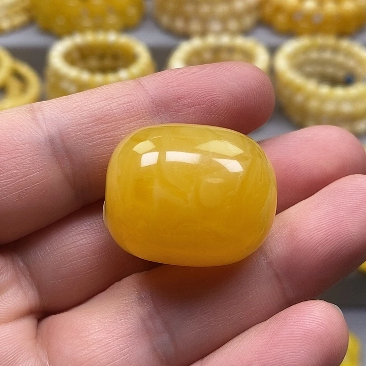 琥珀未镶嵌颈饰吊坠