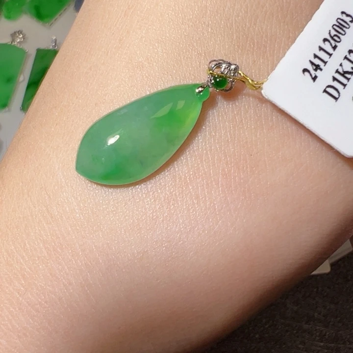 翡翠挂件18K金镶嵌翡翠