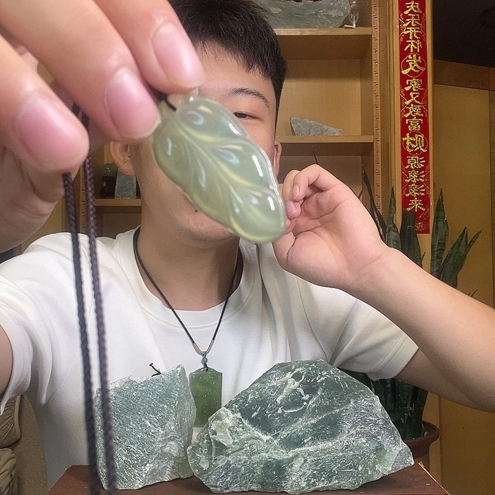 蛇纹石玉合金颈饰