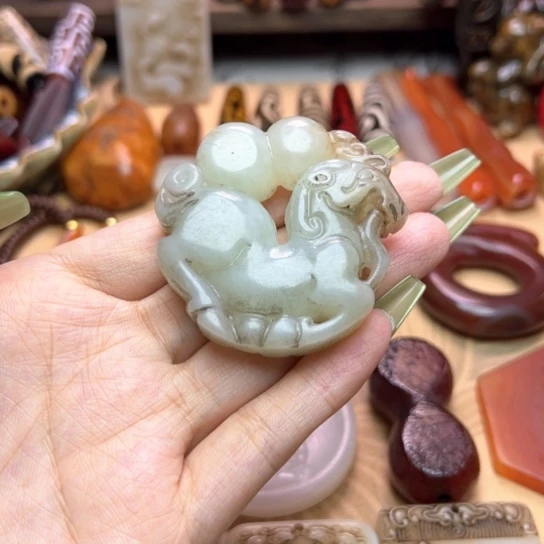 蛇纹石玉未镶嵌颈饰