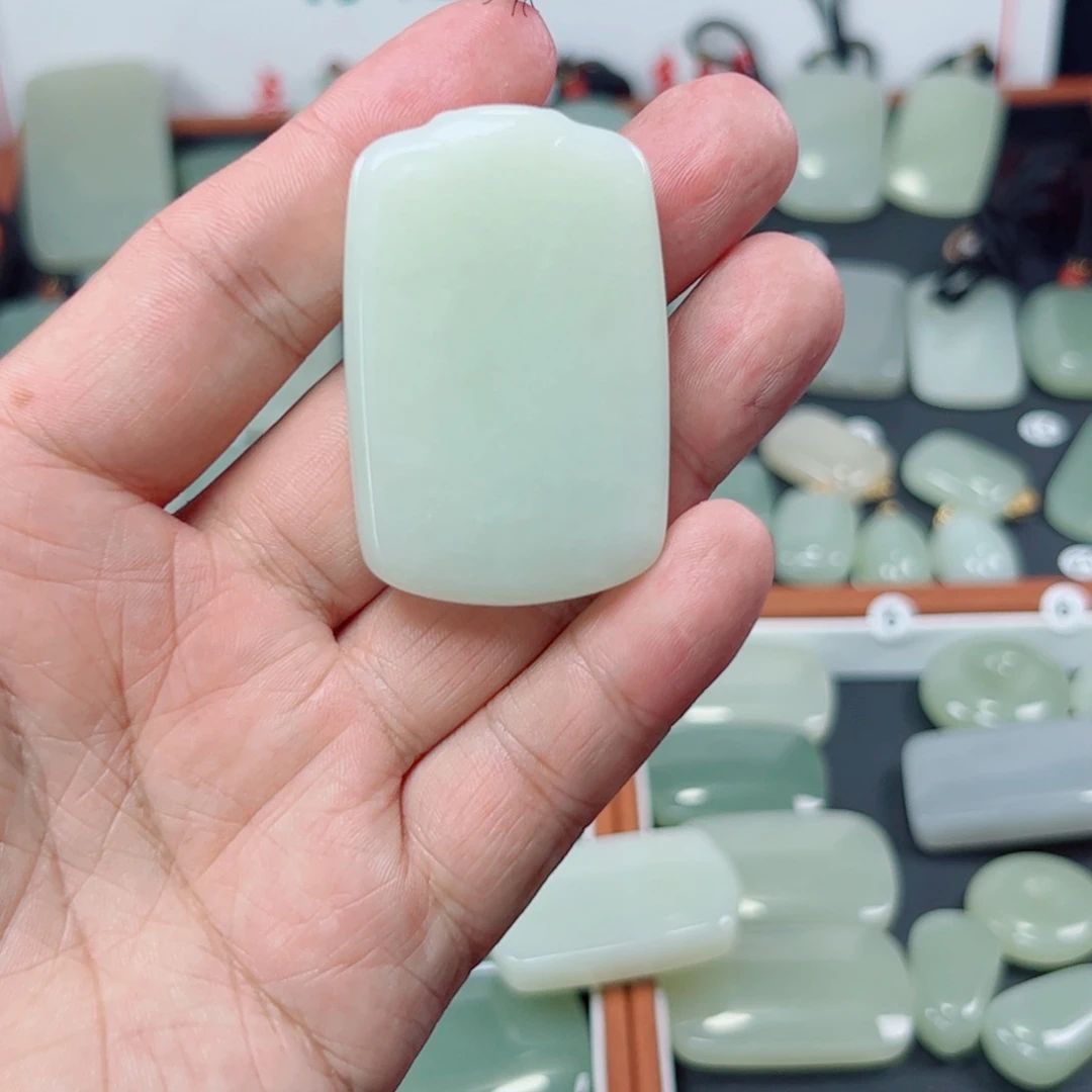 和田玉未镶嵌颈饰旺*