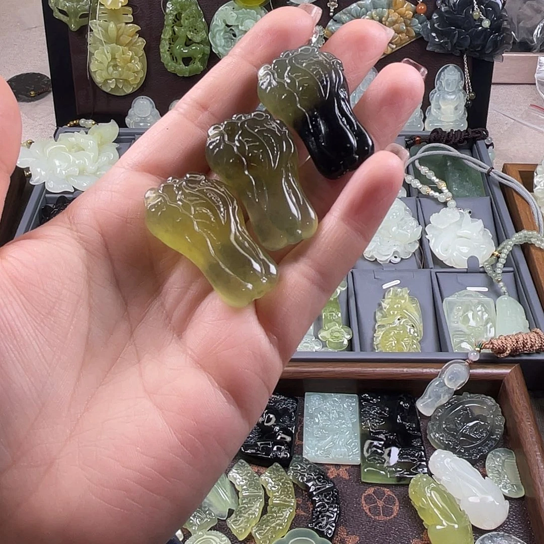 岫玉未镶嵌吊坠(赠链)