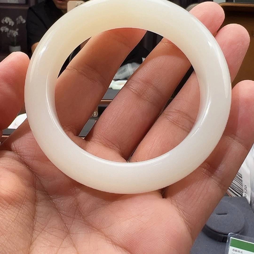 戒***肉未镶嵌手镯和田玉（白玉）