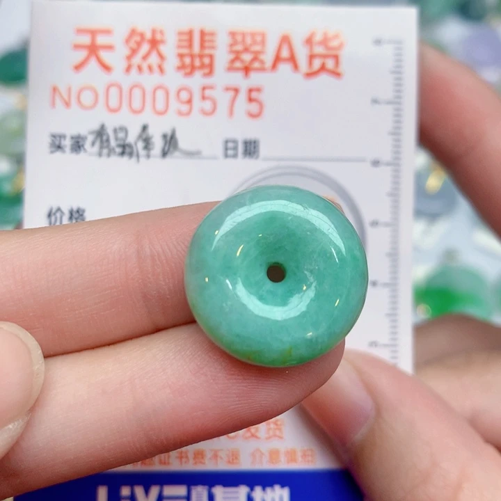 翡翠未镶嵌颈饰扣