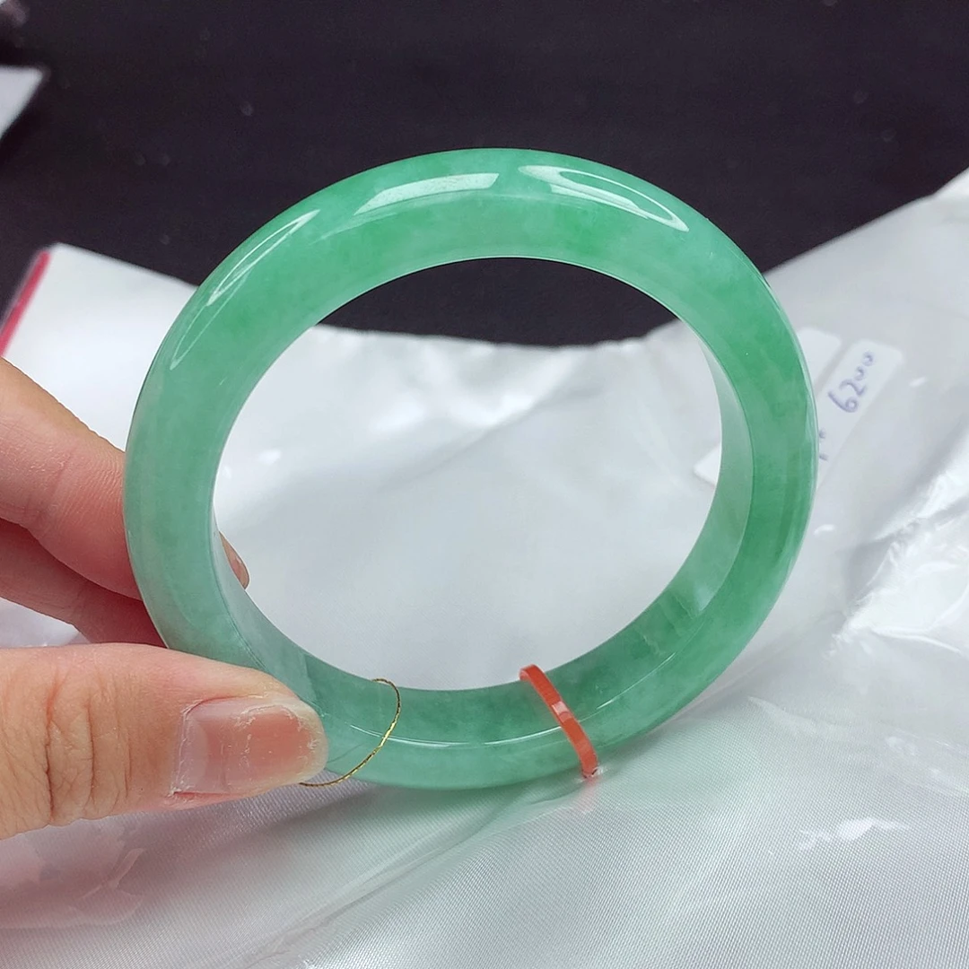 翡翠手镯未镶嵌59圈472