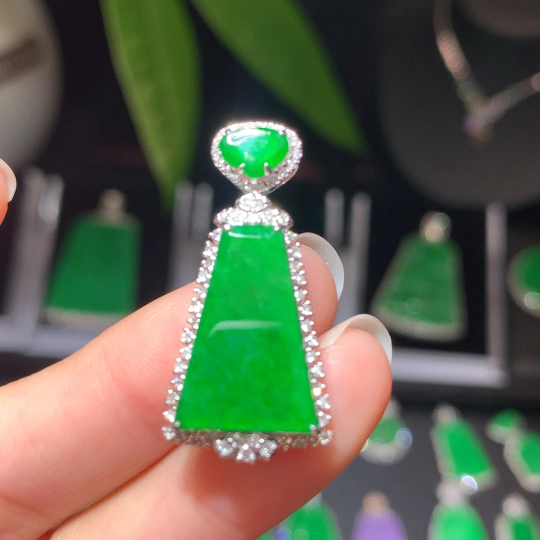 翡翠颈饰18K金镶嵌翡翠