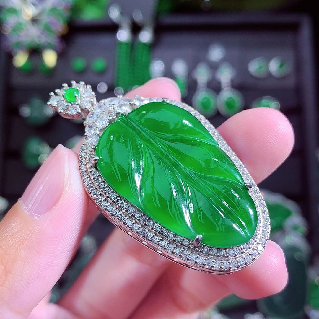 颈饰未镶嵌翡翠天然