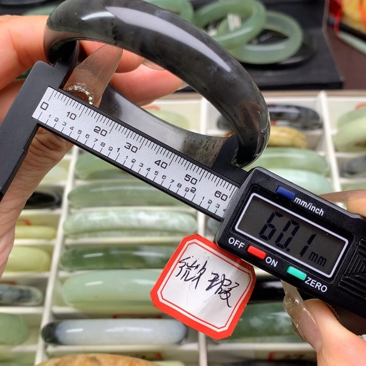 蛇纹石玉未镶嵌手镯沉****疲2124