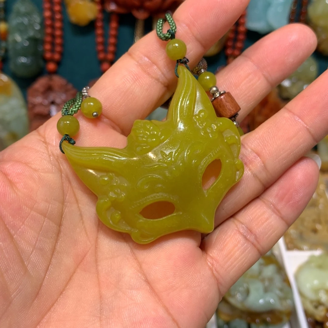 蛇纹石玉未镶嵌颈饰