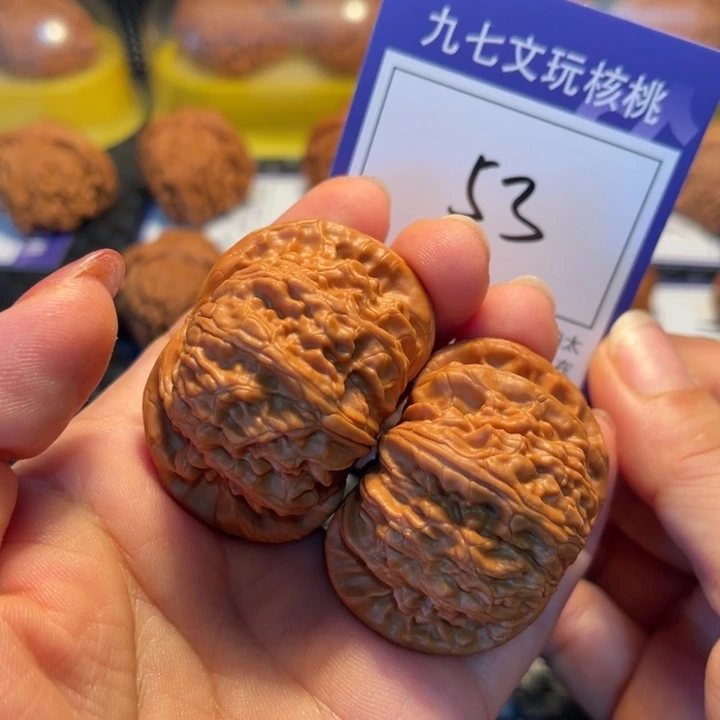 桃核把件46狮子53