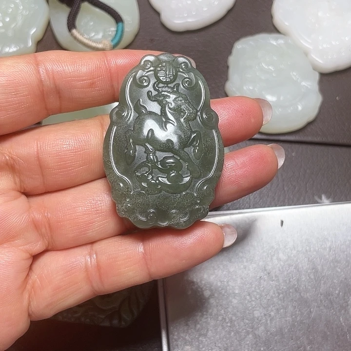 和田玉未镶嵌颈饰