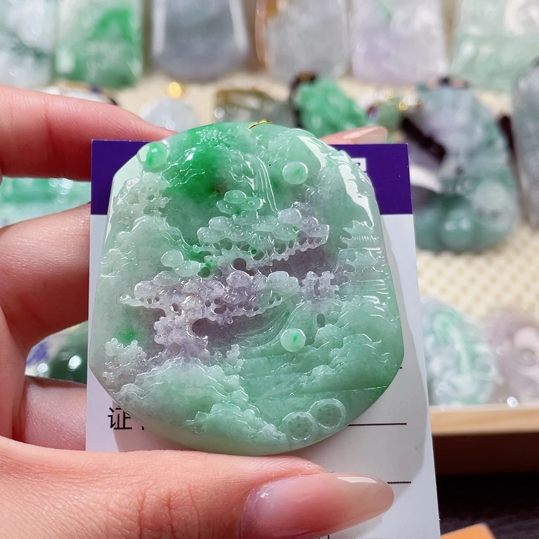 翡翠未镶嵌颈饰山水